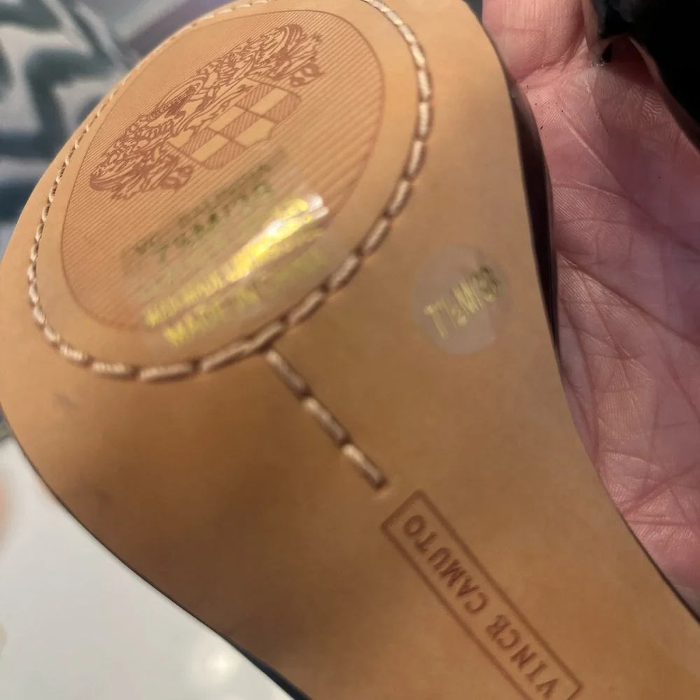 New in box! Vince Camuto Balindia Platform Sandal.  Black - Picture 5 of 7